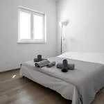 2 Bedroom Stunning In *
