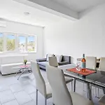 2 Bedroom Stunning In * Murter