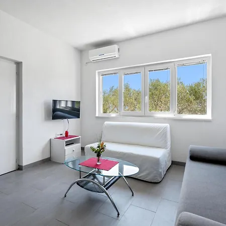 Beautiful In With Swimming Pool Apartment *