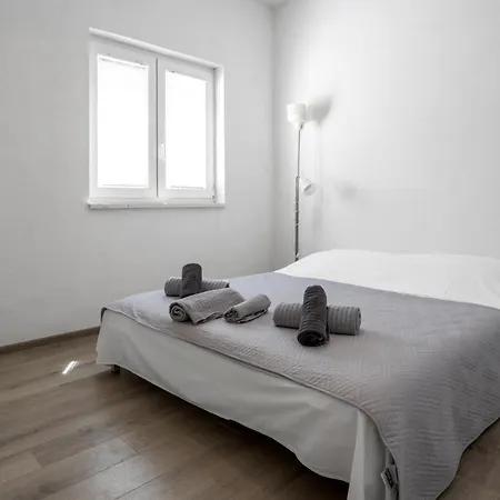 2 Bedroom Stunning In *