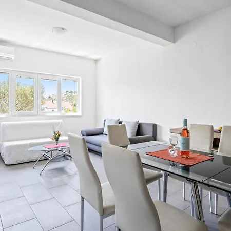 2 Bedroom Stunning In * Murter