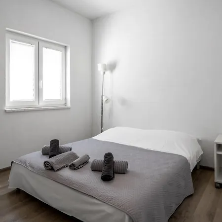 Apartamento 2 Bedroom Stunning In Murter