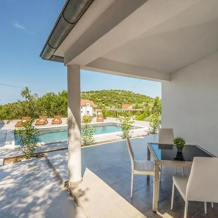 2 Bedroom Stunning In * Murter