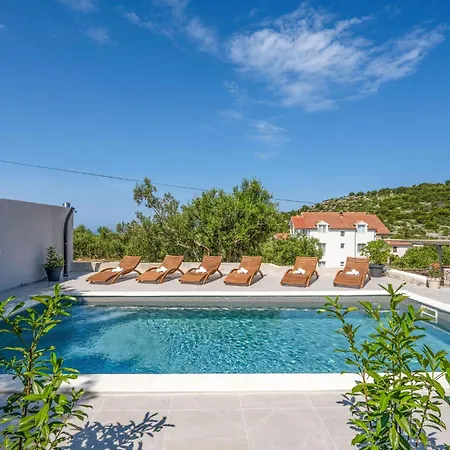 Beautiful In With Swimming Pool
