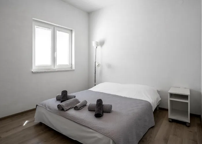 Apartamento 2 Bedroom Stunning In Murter