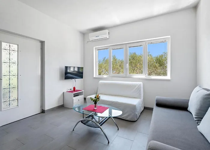 2 Bedroom Stunning In Apartamento *