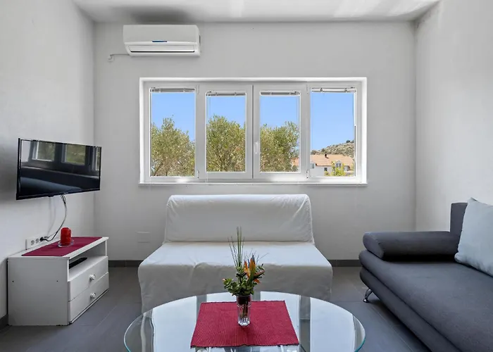 Apartment 2 Bedroom Stunning In *