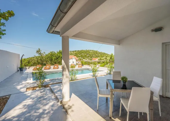 2 Bedroom Stunning In * Murter