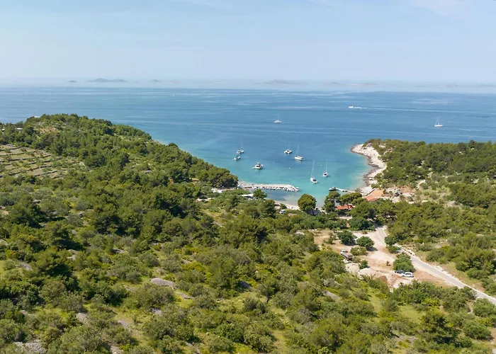 2 Bedroom Stunning In Apartment *